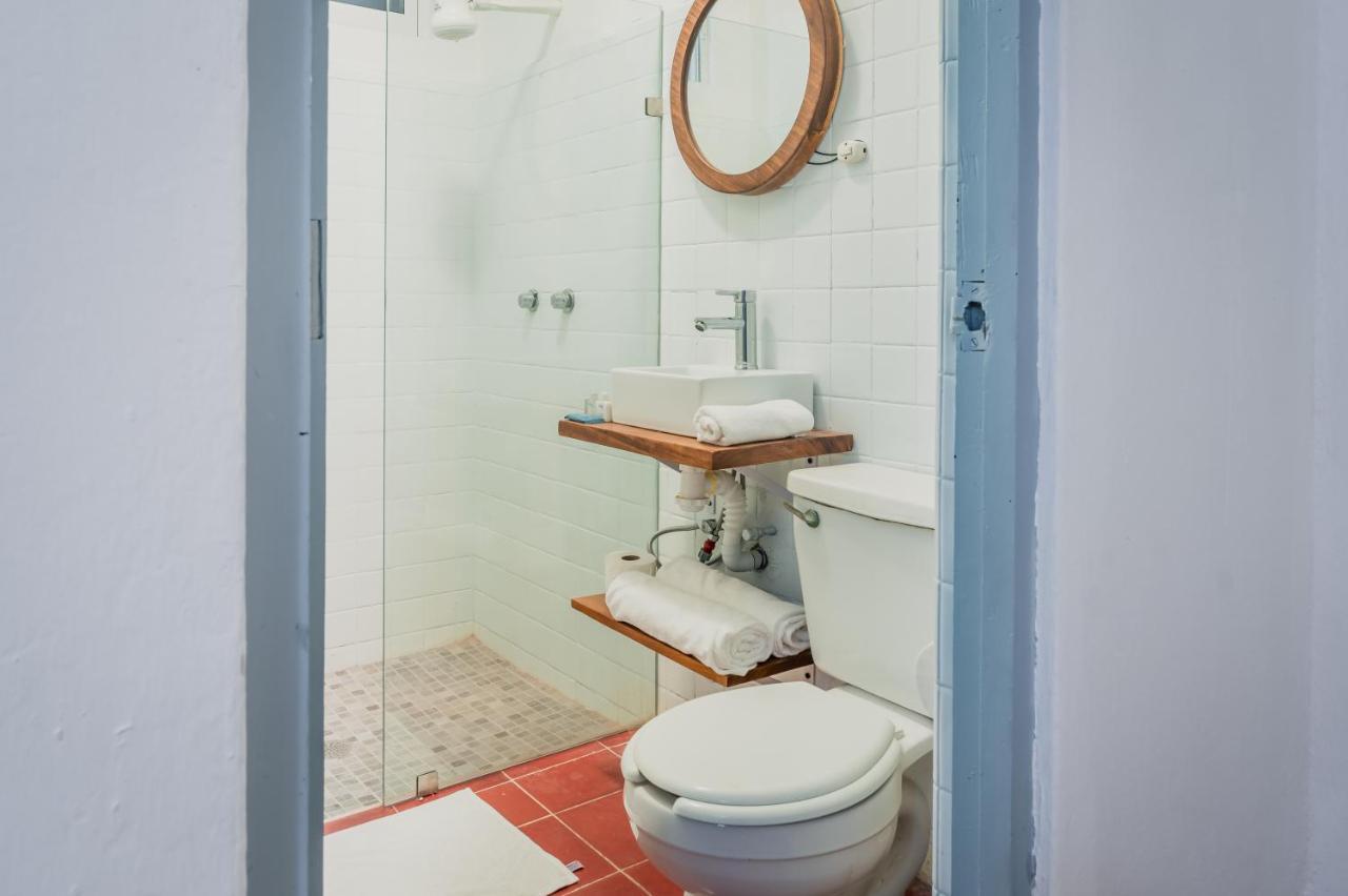 Deluxe Double Room Shower