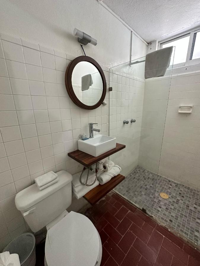 Deluxe Double Room Shower