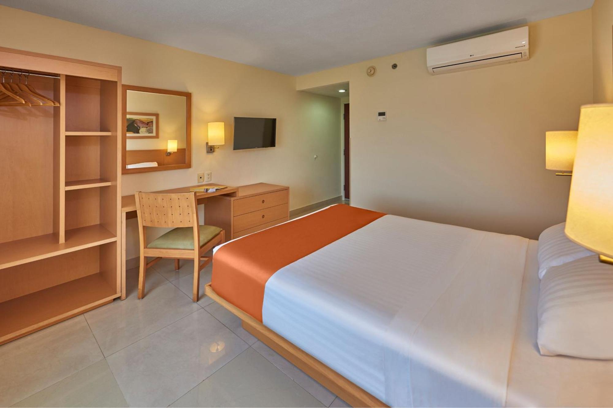 Habitación con cama grande
