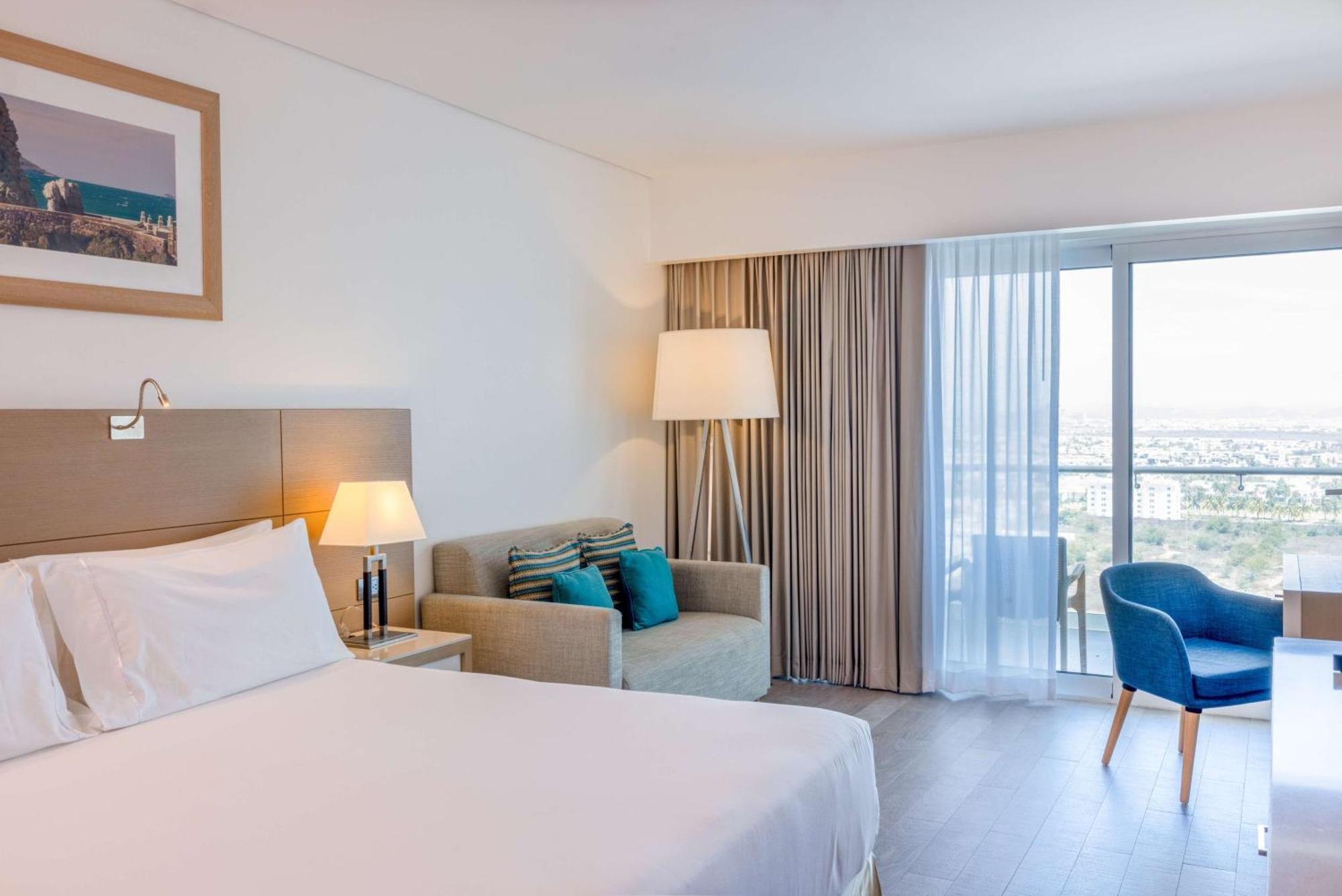 Junior Oceanfront Queen Suite Balcony