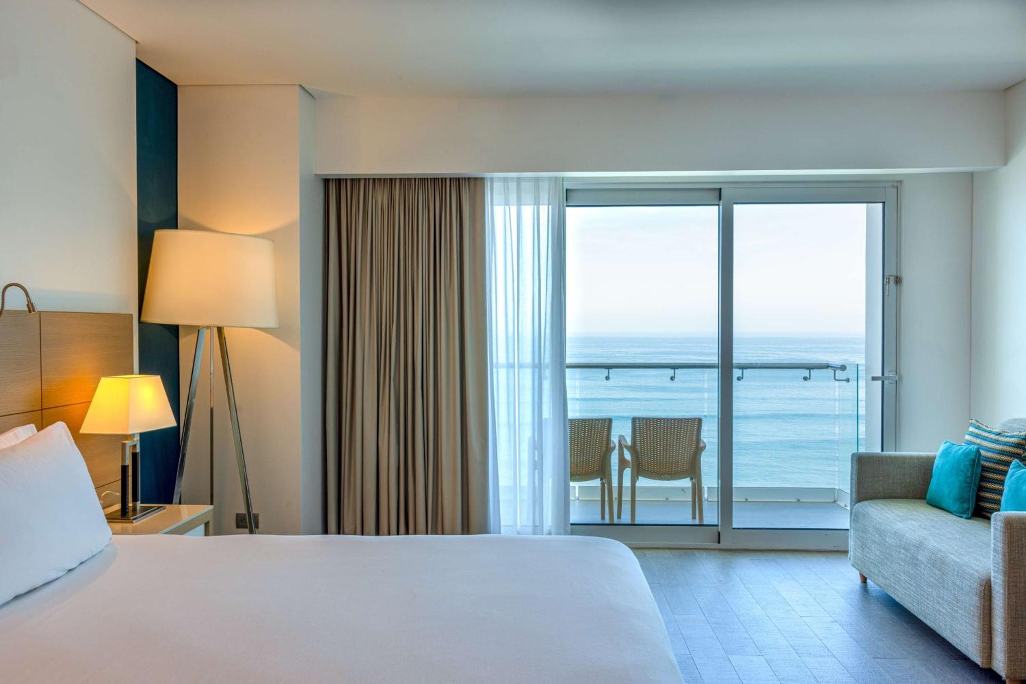Junior Oceanfront Queen Suite Balcony