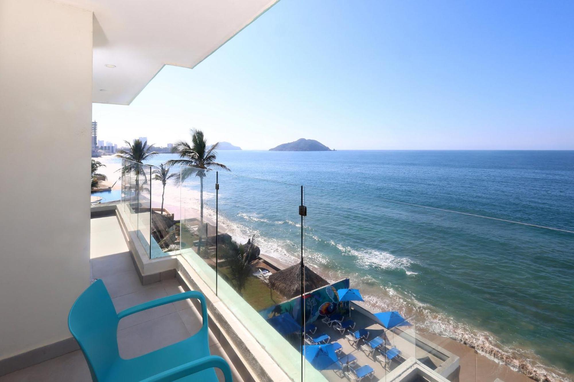 Queen Suite with Two Queen Beds and Ocean Front - High Floor