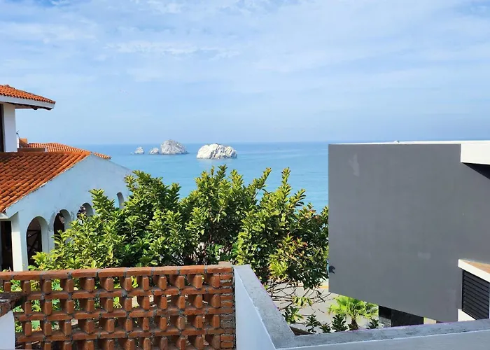 Hill House Mazatlan - Bed & Breakfast
