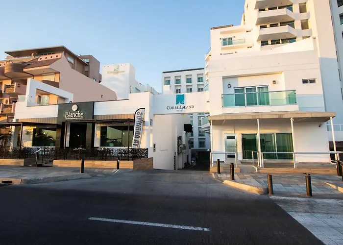Hoteles En MazatlanCoral Island Beach View